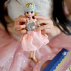 Lottie Queen of the Castle