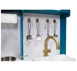 Plum Bakehouse Traditional Wooden Kitchen with Fridge